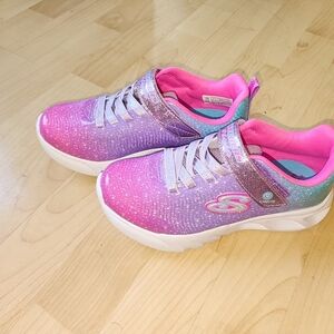 Sketchers size 2, light up option - never worn